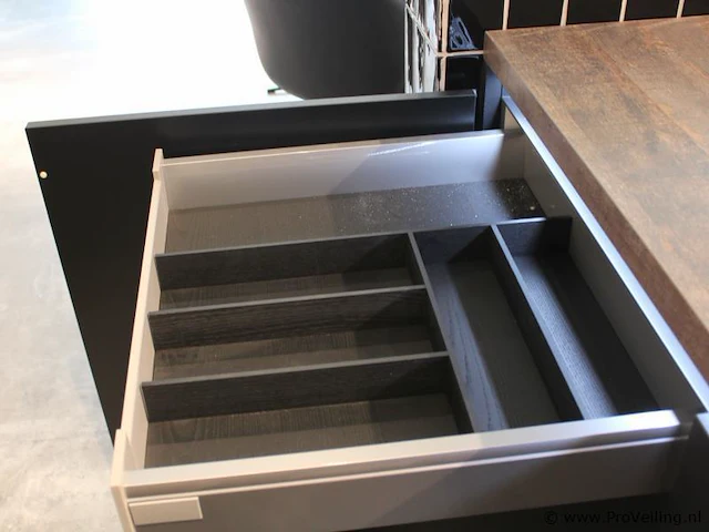 Häcker eilandkeuken met apparatenwand met apparatenwand en spoelwand - afbeelding 2 van  64
