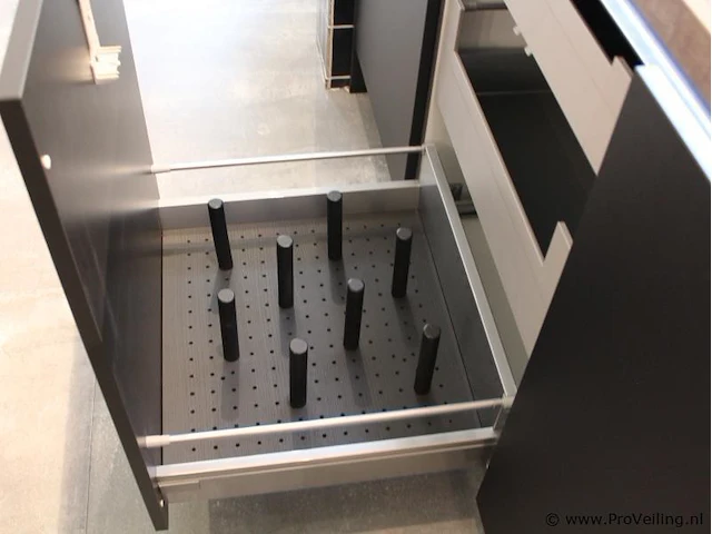 Häcker eilandkeuken met apparatenwand met apparatenwand en spoelwand - afbeelding 4 van  64