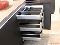 Häcker eilandkeuken met apparatenwand met apparatenwand en spoelwand - afbeelding 7 van  64