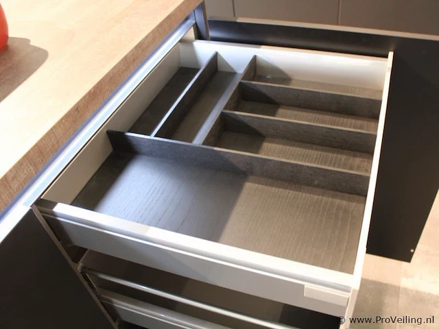 Häcker eilandkeuken met apparatenwand met apparatenwand en spoelwand - afbeelding 8 van  64