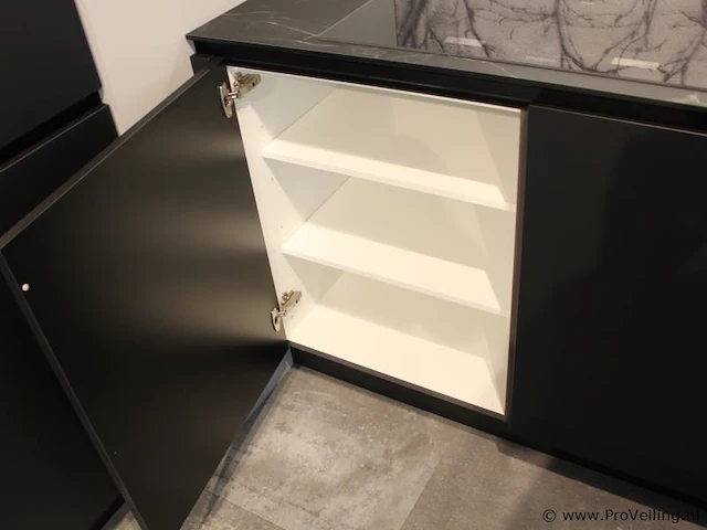 Häcker eilandkeuken met apparatenwand met apparatenwand en spoelwand - afbeelding 13 van  64