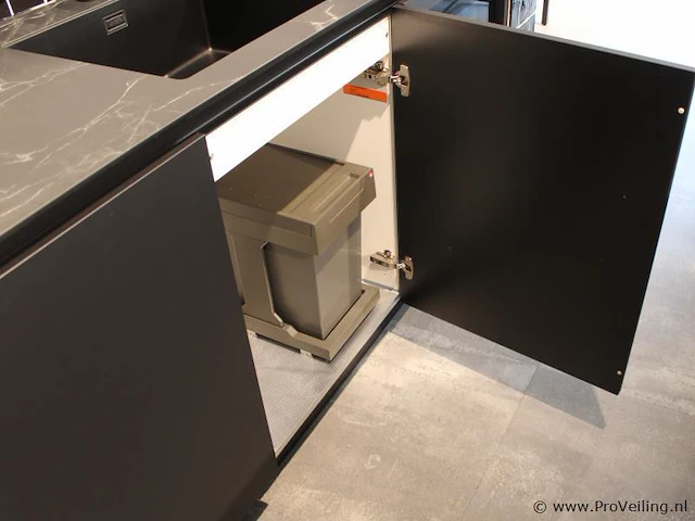 Häcker eilandkeuken met apparatenwand met apparatenwand en spoelwand - afbeelding 21 van  64
