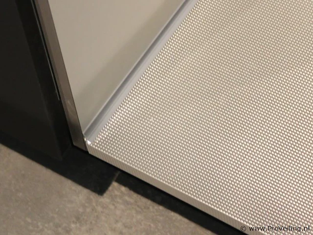 Häcker eilandkeuken met apparatenwand met apparatenwand en spoelwand - afbeelding 25 van  64