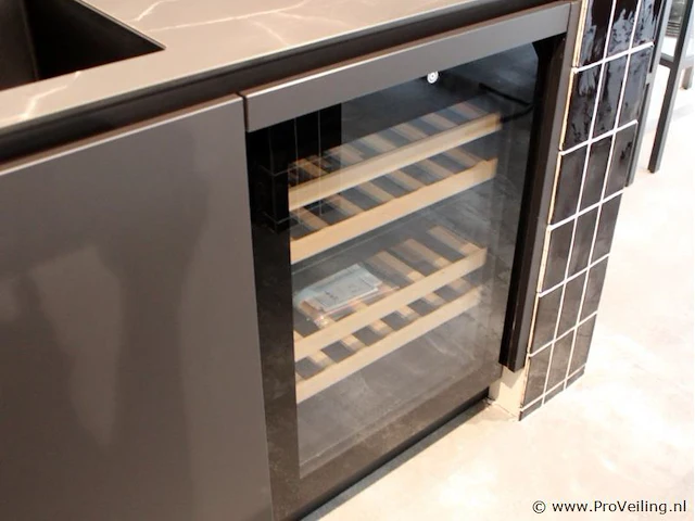 Häcker eilandkeuken met apparatenwand met apparatenwand en spoelwand - afbeelding 26 van  64