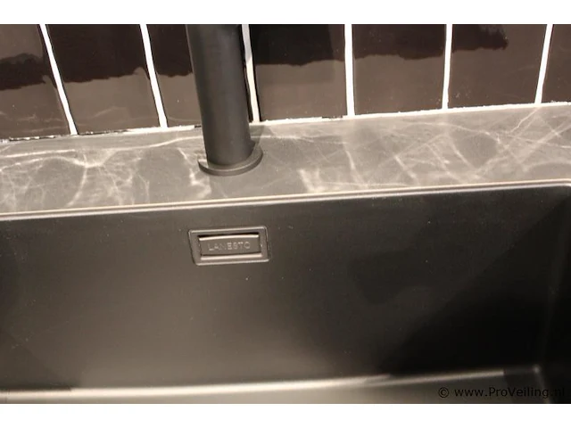 Häcker eilandkeuken met apparatenwand met apparatenwand en spoelwand - afbeelding 32 van  64