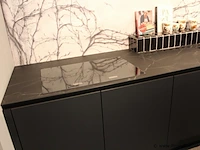 Häcker eilandkeuken met apparatenwand met apparatenwand en spoelwand - afbeelding 40 van  64