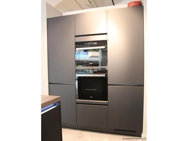Häcker eilandkeuken met apparatenwand met apparatenwand en spoelwand - afbeelding 44 van  64