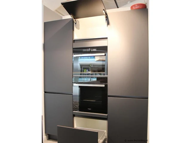 Häcker eilandkeuken met apparatenwand met apparatenwand en spoelwand - afbeelding 47 van  64