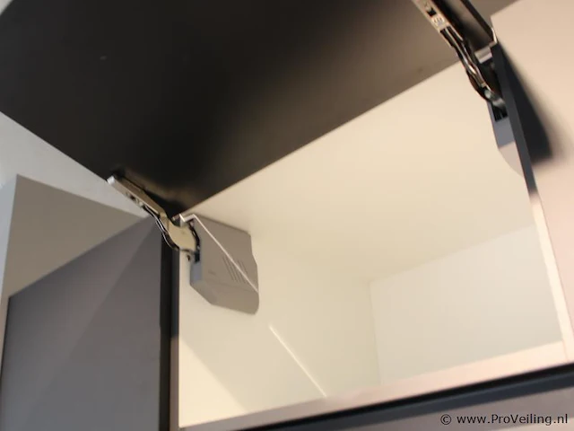 Häcker eilandkeuken met apparatenwand met apparatenwand en spoelwand - afbeelding 49 van  64