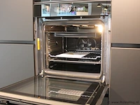 Häcker eilandkeuken met apparatenwand met apparatenwand en spoelwand - afbeelding 52 van  64