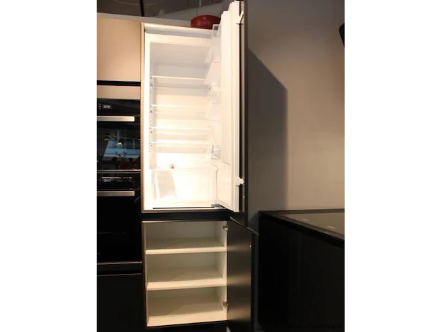 Häcker eilandkeuken met apparatenwand met apparatenwand en spoelwand - afbeelding 57 van  64