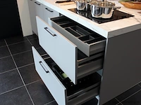 Häcker eilandkeuken met apparatenwand - afbeelding 3 van  34