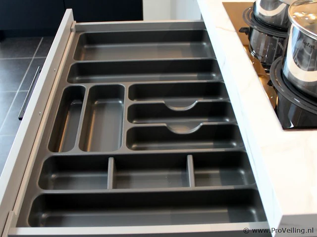 Häcker eilandkeuken met apparatenwand - afbeelding 4 van  34