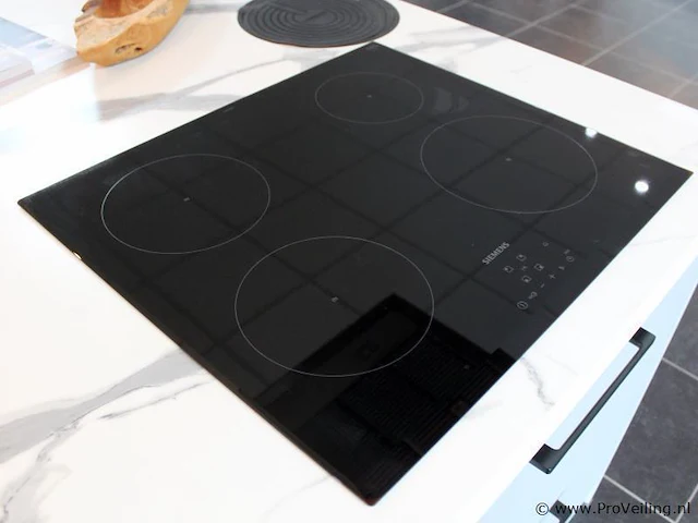 Häcker eilandkeuken met apparatenwand - afbeelding 10 van  34