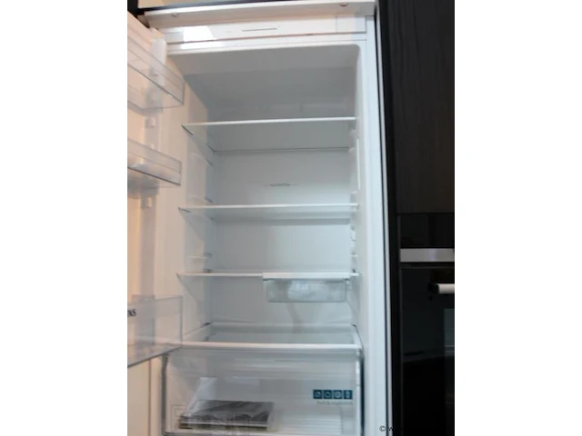 Häcker eilandkeuken met apparatenwand - afbeelding 18 van  34