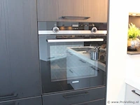 Häcker eilandkeuken met apparatenwand - afbeelding 22 van  34