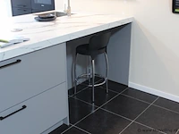 Häcker eilandkeuken met apparatenwand - afbeelding 29 van  34