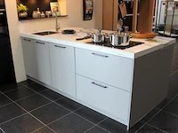 Häcker eilandkeuken met apparatenwand - afbeelding 31 van  34