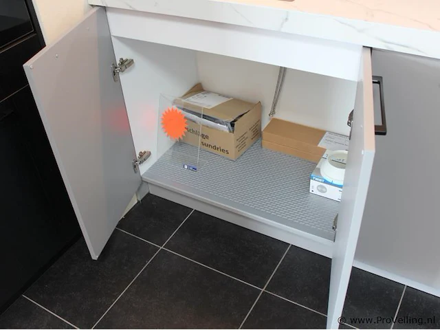 Häcker eilandkeuken met apparatenwand - afbeelding 32 van  34