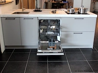 Häcker eilandkeuken met apparatenwand - afbeelding 34 van  34