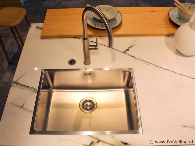 Häcker eilandkeuken met apparatenwand - afbeelding 2 van  41