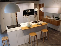 Häcker eilandkeuken met apparatenwand - afbeelding 1 van  41