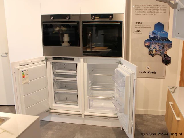 Häcker eilandkeuken met apparatenwand - afbeelding 31 van  41