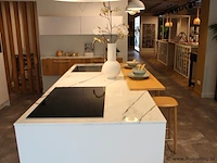 Häcker eilandkeuken met apparatenwand - afbeelding 34 van  41