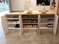 Häcker eilandkeuken met apparatenwand - afbeelding 38 van  41