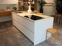 Häcker eilandkeuken met apparatenwand - afbeelding 39 van  41
