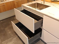 Häcker eilandkeuken met apparatenwand - afbeelding 40 van  41