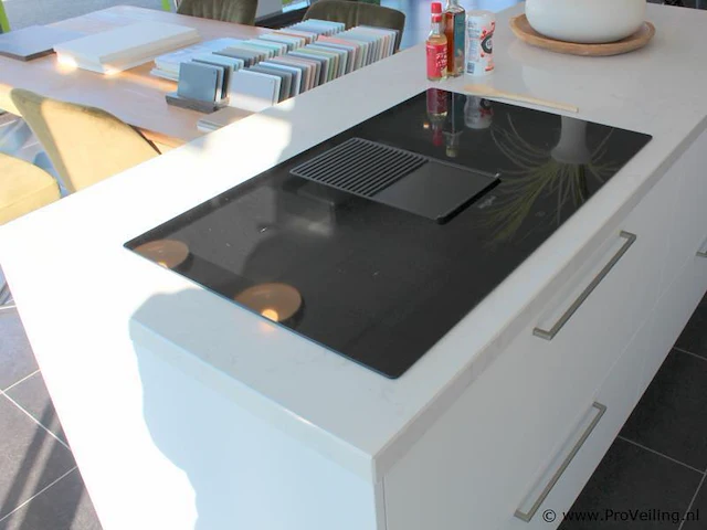 Häcker eilandkeuken met spoelwand - afbeelding 2 van  37