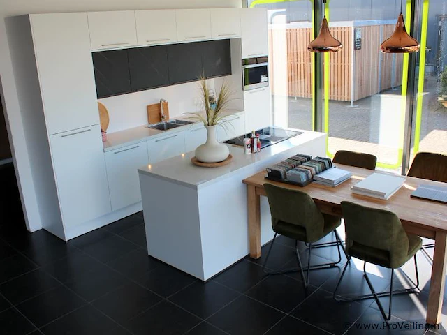 Häcker eilandkeuken met spoelwand - afbeelding 1 van  37