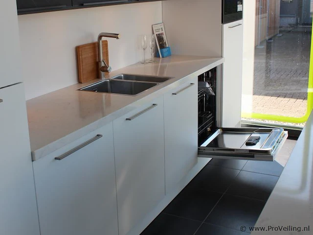 Häcker eilandkeuken met spoelwand - afbeelding 13 van  37