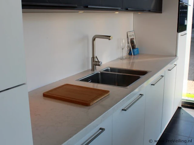 Häcker eilandkeuken met spoelwand - afbeelding 30 van  37