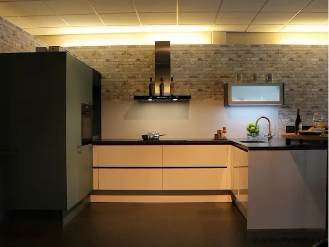 Häcker eilandkeuken - afbeelding 45 van  49