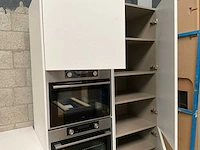 Häcker exclusieve eiland keuken met wand opstelling en kookplaat met afzuiging - afbeelding 16 van  50