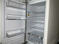 Häcker exclusieve eiland keuken met wand opstelling en kookplaat met afzuiging - afbeelding 35 van  50