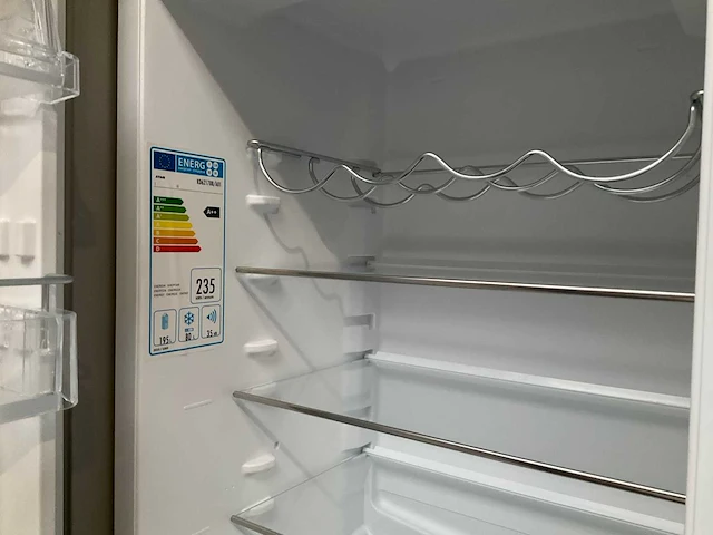 Häcker exclusieve eiland keuken met wand opstelling en kookplaat met afzuiging - afbeelding 37 van  50