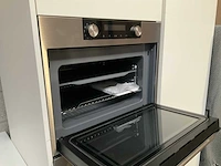 Häcker exclusieve eiland keuken met wand opstelling en kookplaat met afzuiging - afbeelding 40 van  50