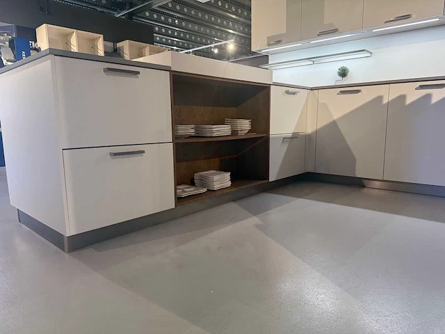 Häcker systemat - av 105 wit ultra mat - showroom - afbeelding 5 van  32