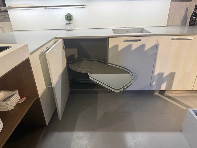 Häcker systemat - av 105 wit ultra mat - showroom - afbeelding 6 van  32