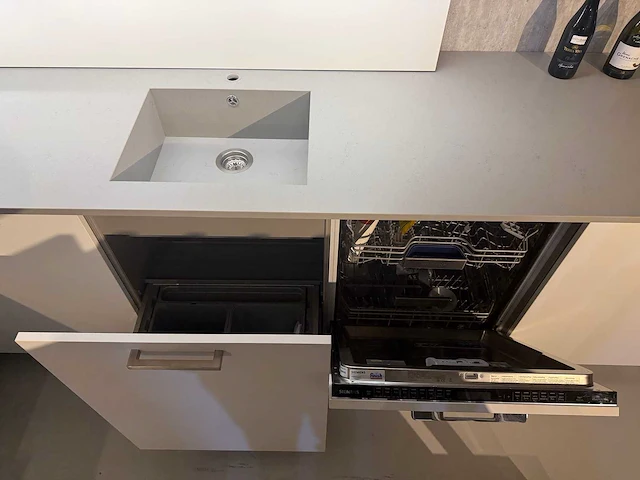 Häcker systemat - av 105 wit ultra mat - showroom - afbeelding 7 van  32