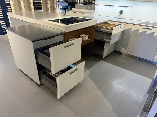 Häcker systemat - av 105 wit ultra mat - showroom - afbeelding 10 van  32