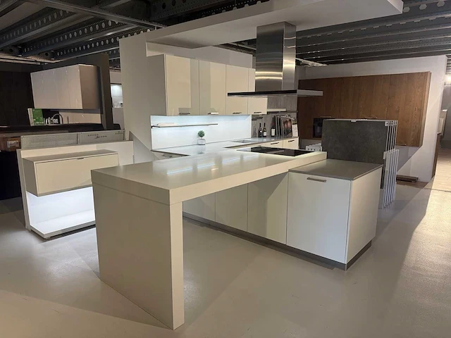 Häcker systemat - av 105 wit ultra mat - showroom - afbeelding 1 van  32