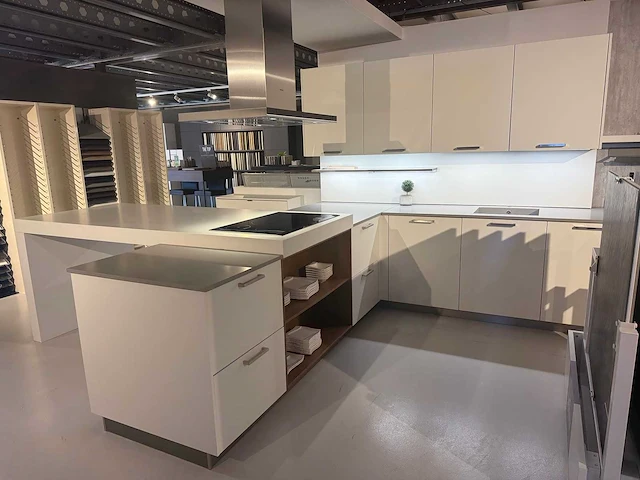 Häcker systemat - av 105 wit ultra mat - showroom - afbeelding 23 van  32