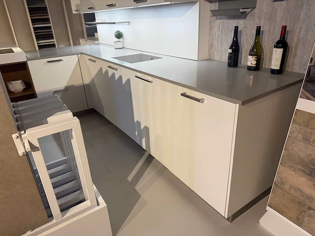 Häcker systemat - av 105 wit ultra mat - showroom - afbeelding 27 van  32