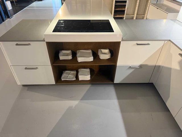 Häcker systemat - av 105 wit ultra mat - showroom - afbeelding 29 van  32