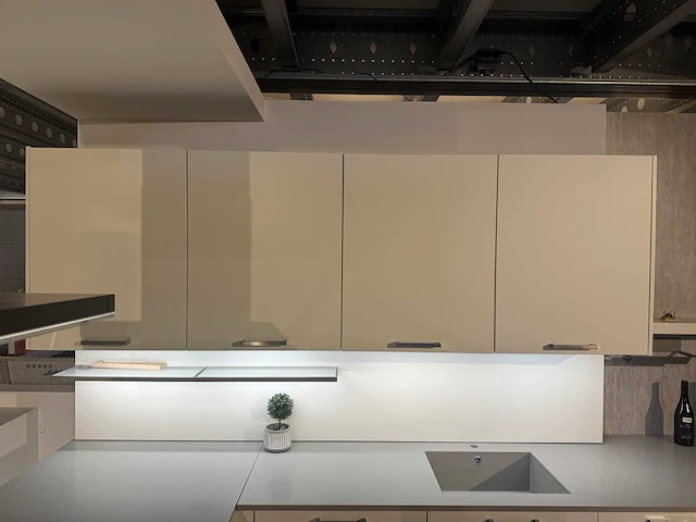 Häcker systemat - av 105 wit ultra mat - showroom - afbeelding 30 van  32