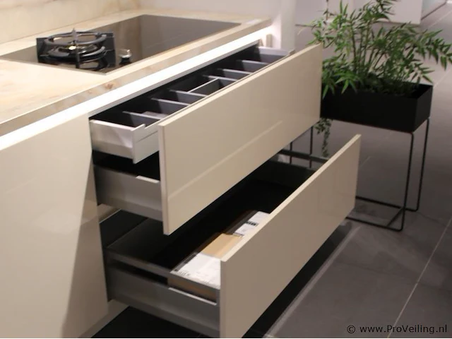 Häcker systemat hoekkeuken / apparatenwand - afbeelding 25 van  46